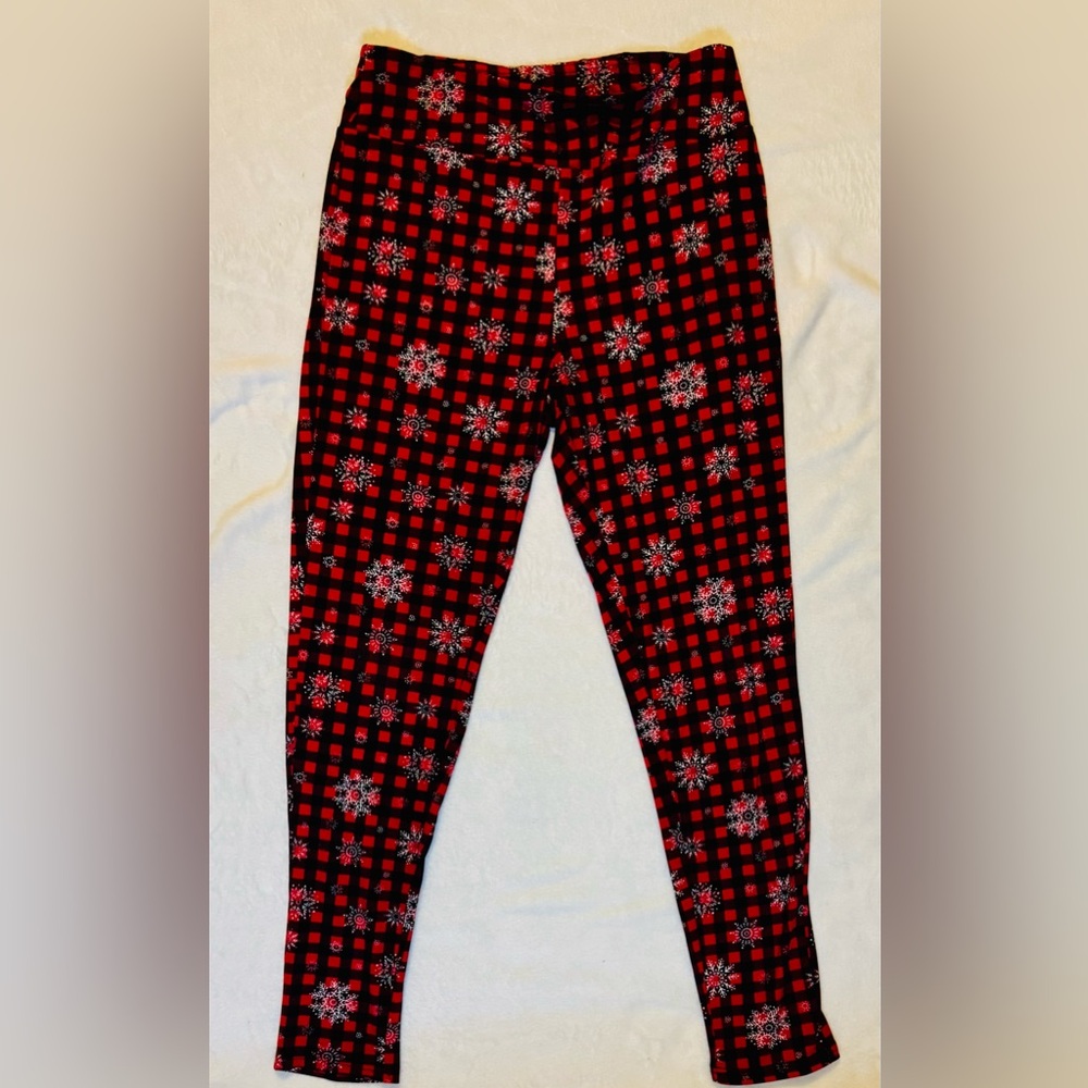 Women’s Medium Red and Black Snowflake Super Soft Leggings